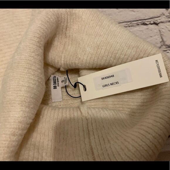 BB Dakota Turtleneck Ribbed sweater NWT Small - Picture 3 of 6